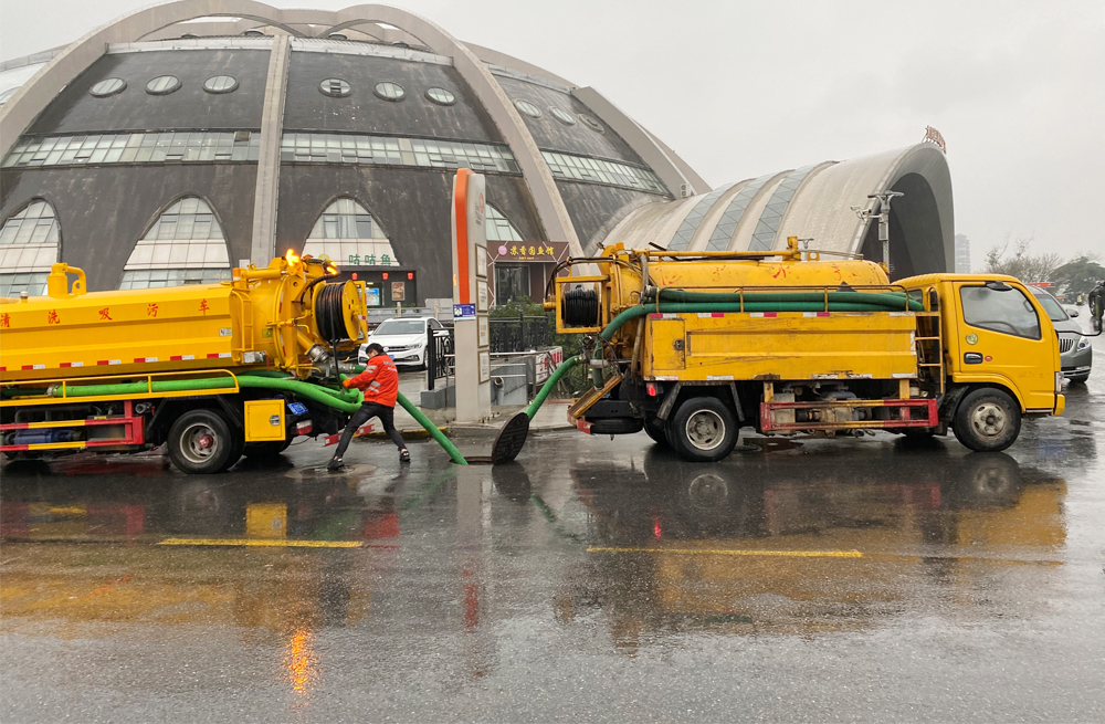 清凉山商场管道清淤